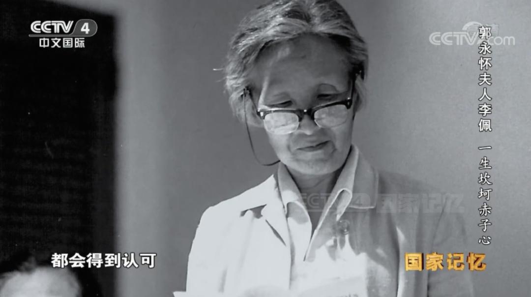 DƬ